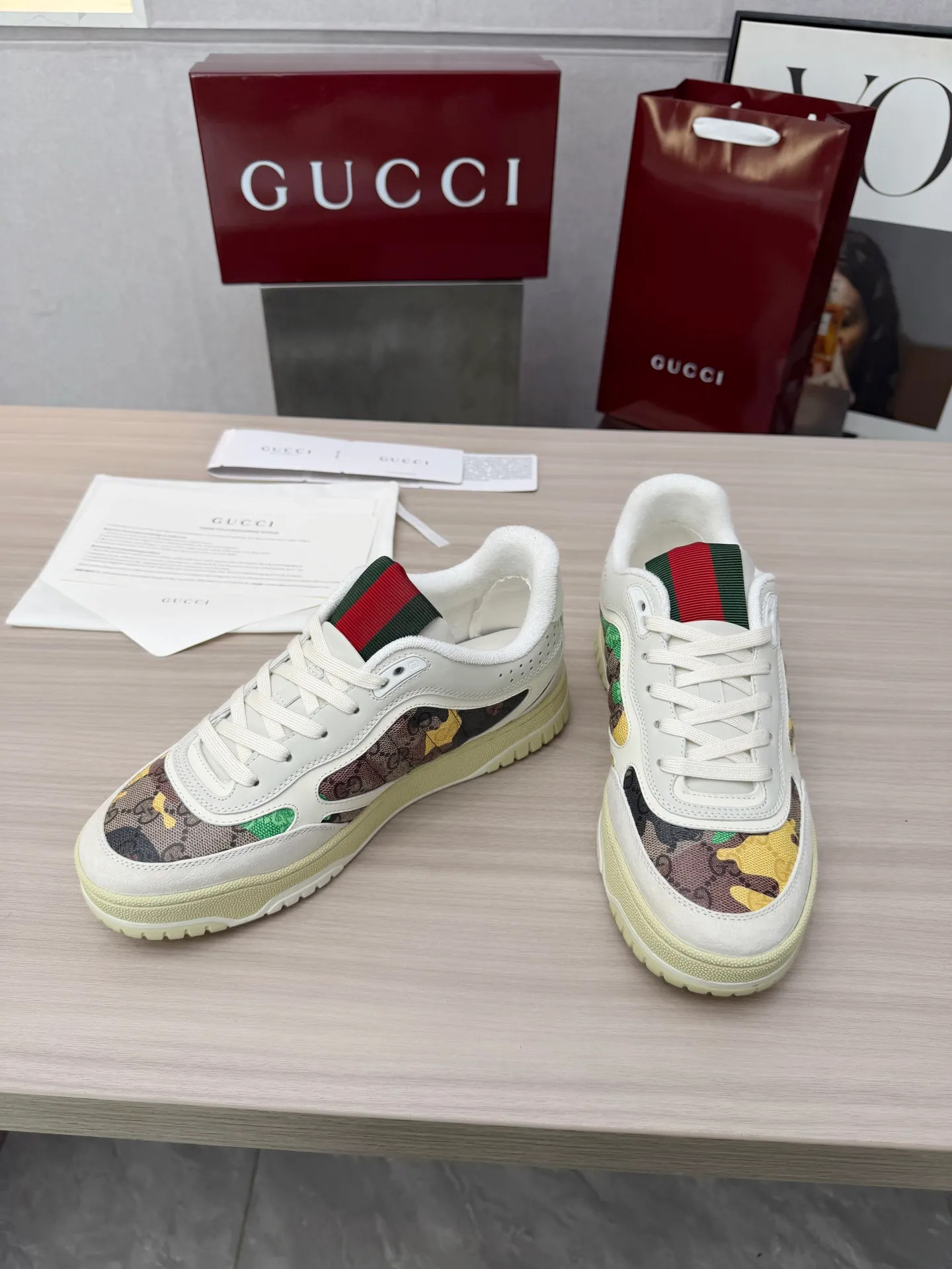 [G Home] P: 600💰 Men's Size: Men's 39-44 (45 custom-made) 🆕2025.GUCC Gucci original order quality The latest popular high and low top distressed couple sneakers series are shipped. Original purchase, development and production. This high and low top sneakers adopt a basketball-style silhouette design, cleverly integrated with hollow panels and distressed effects, showing unique ingenuity. The ingenuity incorporates brand logo details such as interlocking Double G styling accessories and Gucci lettering, a low-key tribute to the brand's design heritage. Exquisite packaging at the delivery counter 🛍📦 ▪️ Fabric: Original customized imported first-layer cowhide ▪️ Inner lining: Imported first-layer cowhide ▪️ Sole: Original molded two-color TPU sole ▪️ Sole thickness: 3cm